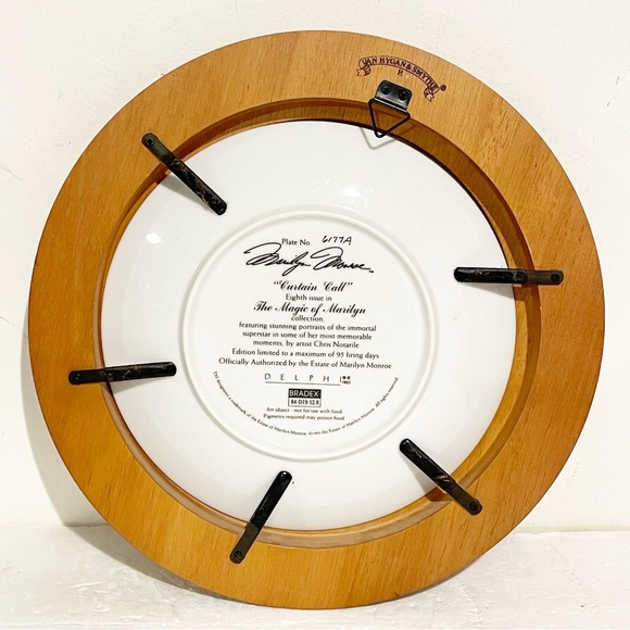 Marilyn Monroe "Curtain Call" Delphi Collector Plate‎ Wooden - Picture 2 of 3
